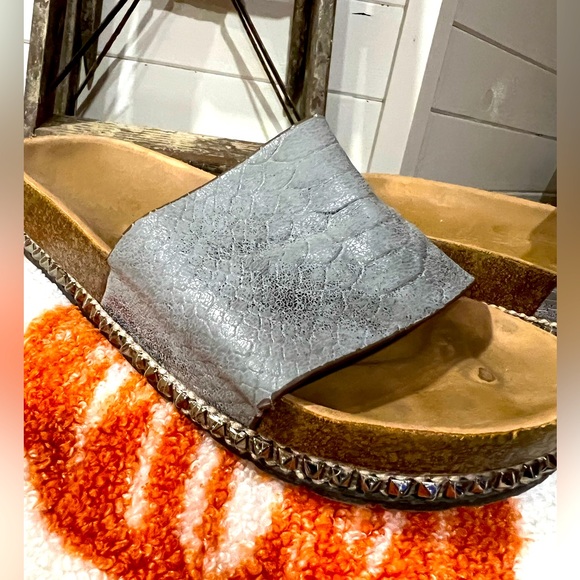 Size 8.5 Women’s Slides. Pewter Taupe Snakeskin with stud detailing slides. - Picture 2 of 3